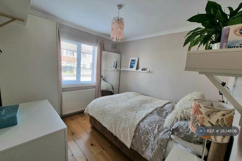 2 bedroom maisonette to rent, Burnham Crescent, London, DA1