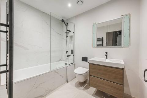 3 bedroom flat for sale, Lynton Road, London W3