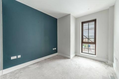 1 bedroom flat for sale, Lynton Road, London W3