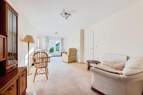 2 bedroom ground floor flat for sale, Moorland Close, Witney