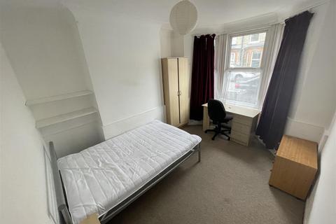 4 bedroom terraced house to rent, Sedgwick Street, Cambridge CB1