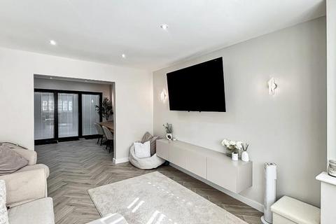 3 bedroom semi-detached house to rent, South Croydon CR2
