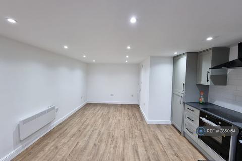 Studio to rent, Mawney Road, Romford, RM7