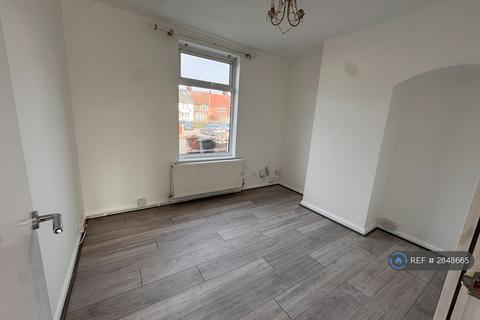 3 bedroom detached house to rent, Rothwell Road, Dagenham, RM9