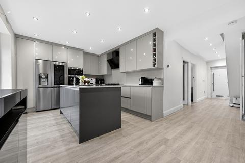 5 bedroom detached bungalow for sale, Erith Road, Bexleyheath, DA7