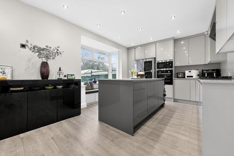 5 bedroom detached bungalow for sale, Erith Road, Bexleyheath, DA7