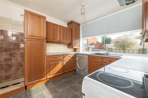 3 bedroom end of terrace house for sale, Alexandra Crescent, Elland