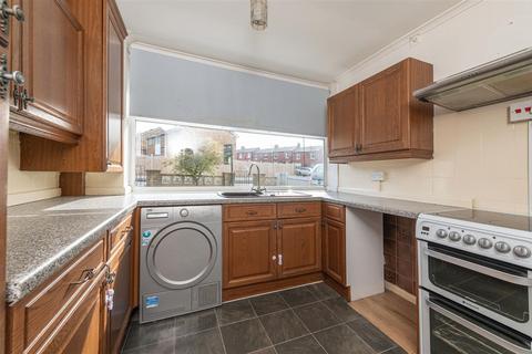 3 bedroom end of terrace house for sale, Alexandra Crescent, Elland
