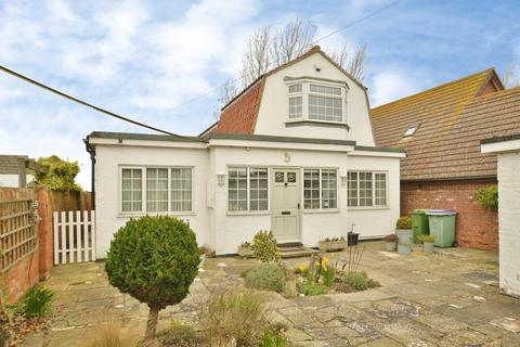4 bedroom bungalow for sale, Madeira Road, Littlestone, New Romney, Kent, TN28