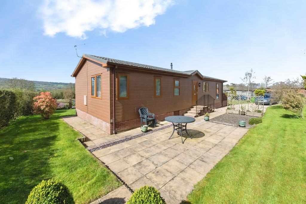 Bungalow exterior, garden