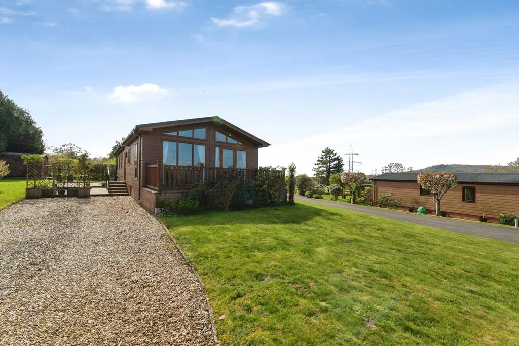 Detached house exterior, driveway