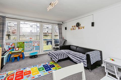 2 bedroom flat for sale, Highams Hill, Crawley, West Sussex, RH11