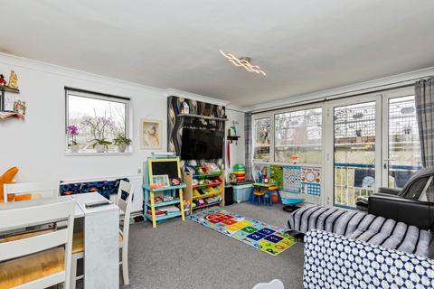 2 bedroom flat for sale, Highams Hill, Crawley, West Sussex, RH11