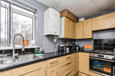 2 bedroom flat for sale, Highams Hill, Crawley, West Sussex, RH11