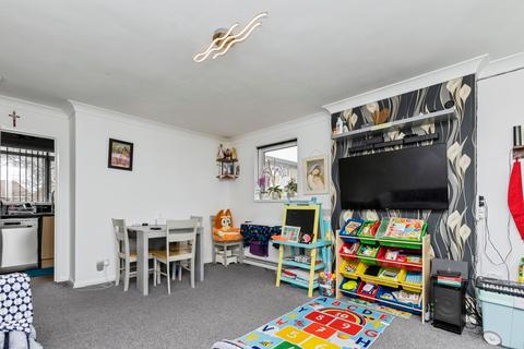 2 bedroom flat for sale, Highams Hill, Crawley, West Sussex, RH11