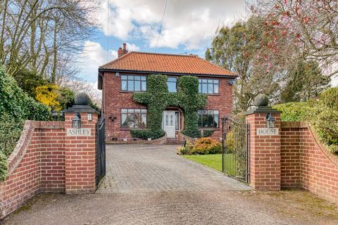 5 bedroom detached house for sale, Main Road, Swardeston
