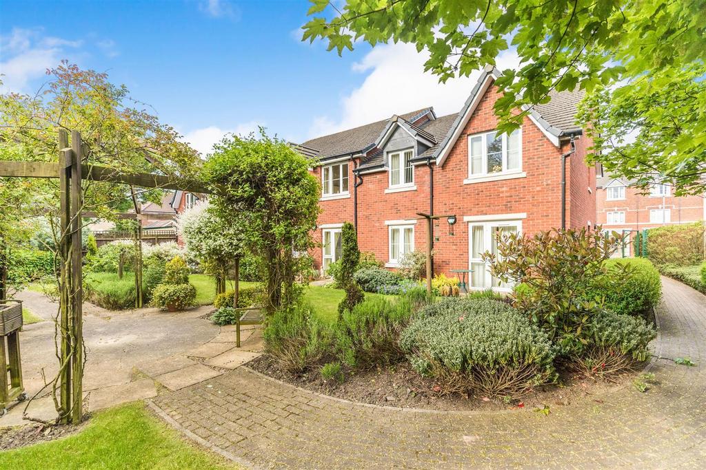 Detached house exterior, garden
