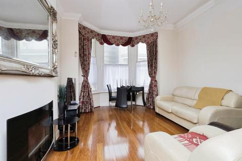 1 bedroom ground floor flat for sale, Queens Gardens, Eastbourne