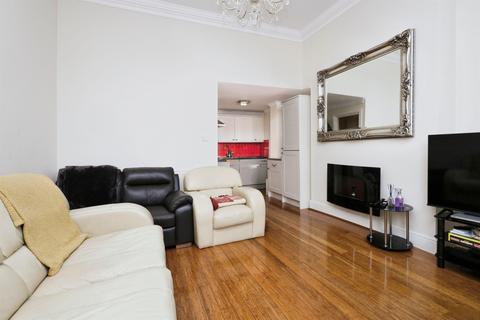 1 bedroom ground floor flat for sale, Queens Gardens, Eastbourne