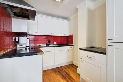 1 bedroom ground floor flat for sale, Queens Gardens, Eastbourne
