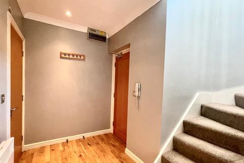 2 bedroom flat for sale, Rylands Park, Ripponden, HX6