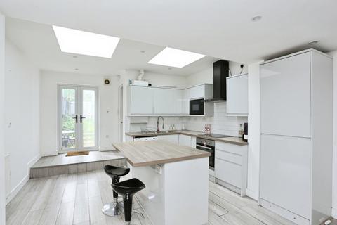 2 bedroom house for sale, Homesdale Road, Bromley, BR1