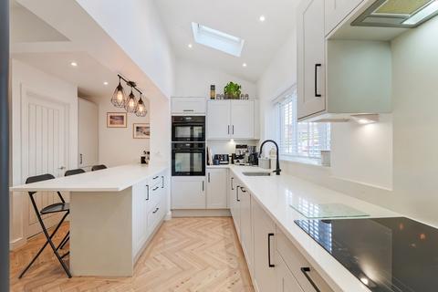 4 bedroom detached house for sale, Wyvern Gardens, Dore. S17 3PR
