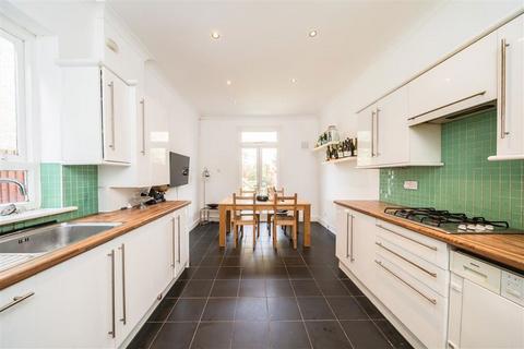 4 bedroom house to rent, Honeybrook Road, London SW12