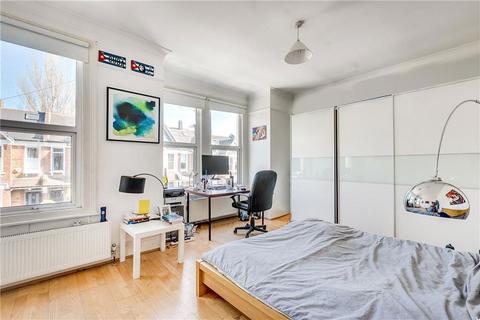 4 bedroom house to rent, Honeybrook Road, London SW12