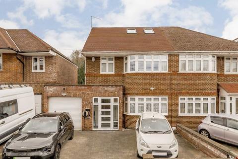 Cheyneys Avenue, Canons Park HA8