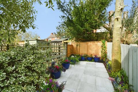 2 bedroom flat for sale, Bear Road, Brighton