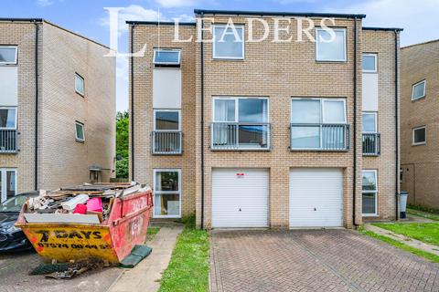 1 bedroom semi-detached house to rent, Aviation Avenue, Hatfield, AL10