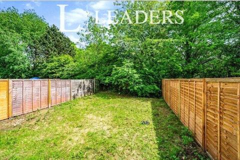 1 bedroom semi-detached house to rent, Aviation Avenue, Hatfield, AL10