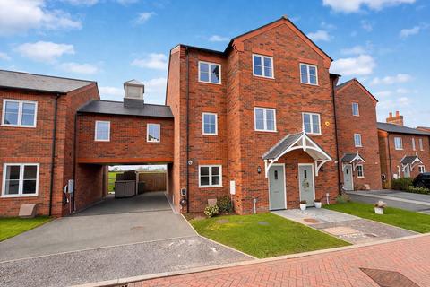 4 bedroom townhouse for sale, Blackhams Way, Newton By Tattenhall CH3