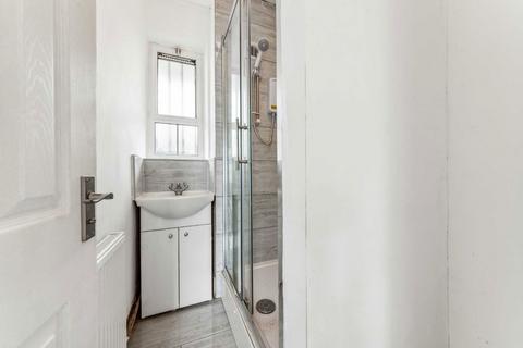 Studio to rent, Prusom Street, London E1W