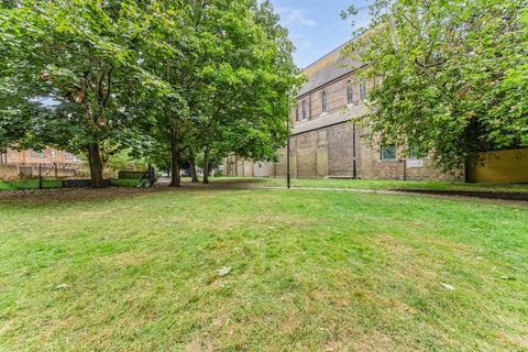 Studio to rent, Prusom Street, London E1W
