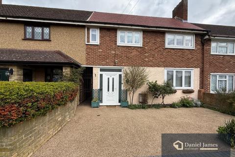 Hood Walk, Romford, RM7