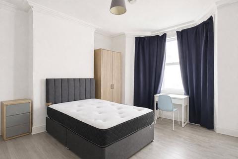 1 bedroom in a house share to rent, Cedar Road, Northamptonshire NN1