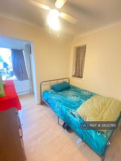 3 bedroom flat to rent, Harlington Road West, Feltham, TW14