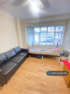 3 bedroom flat to rent, Harlington Road West, Feltham, TW14