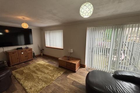 3 bedroom semi-detached house for sale, Hudson Close,, Leicester