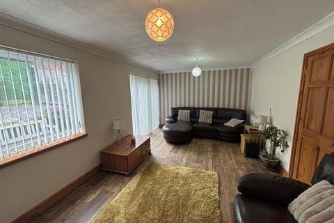 3 bedroom semi-detached house for sale, Hudson Close,, Leicester