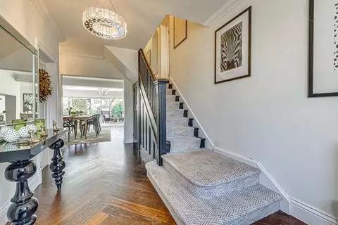 4 bedroom detached house for sale – pohled 2