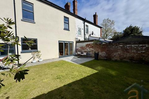 4 bedroom semi-detached house for sale, Southbank Road, Southport, PR8 6LY