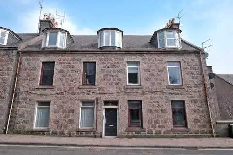 3 bedroom flat for sale
