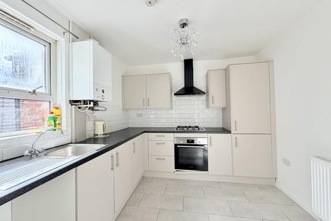 3 bedroom house to rent, Priory Road, WELLINGBOROUGH