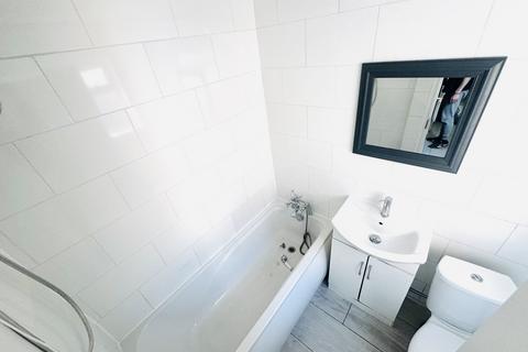 3 bedroom house to rent, Priory Road, WELLINGBOROUGH