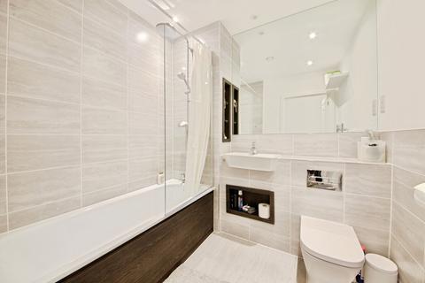 2 bedroom flat for sale, Finlay Gardens, Hornchurch, RM12