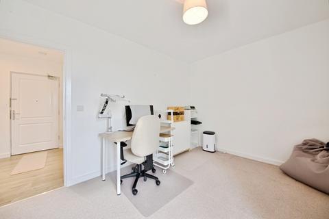 2 bedroom flat for sale, Finlay Gardens, Hornchurch, RM12
