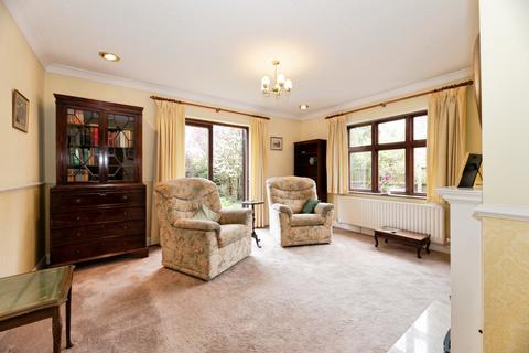 4 bedroom detached house for sale, Manor Way, Worcester Park, KT4